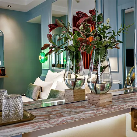 Veryste & Hotel Parijs